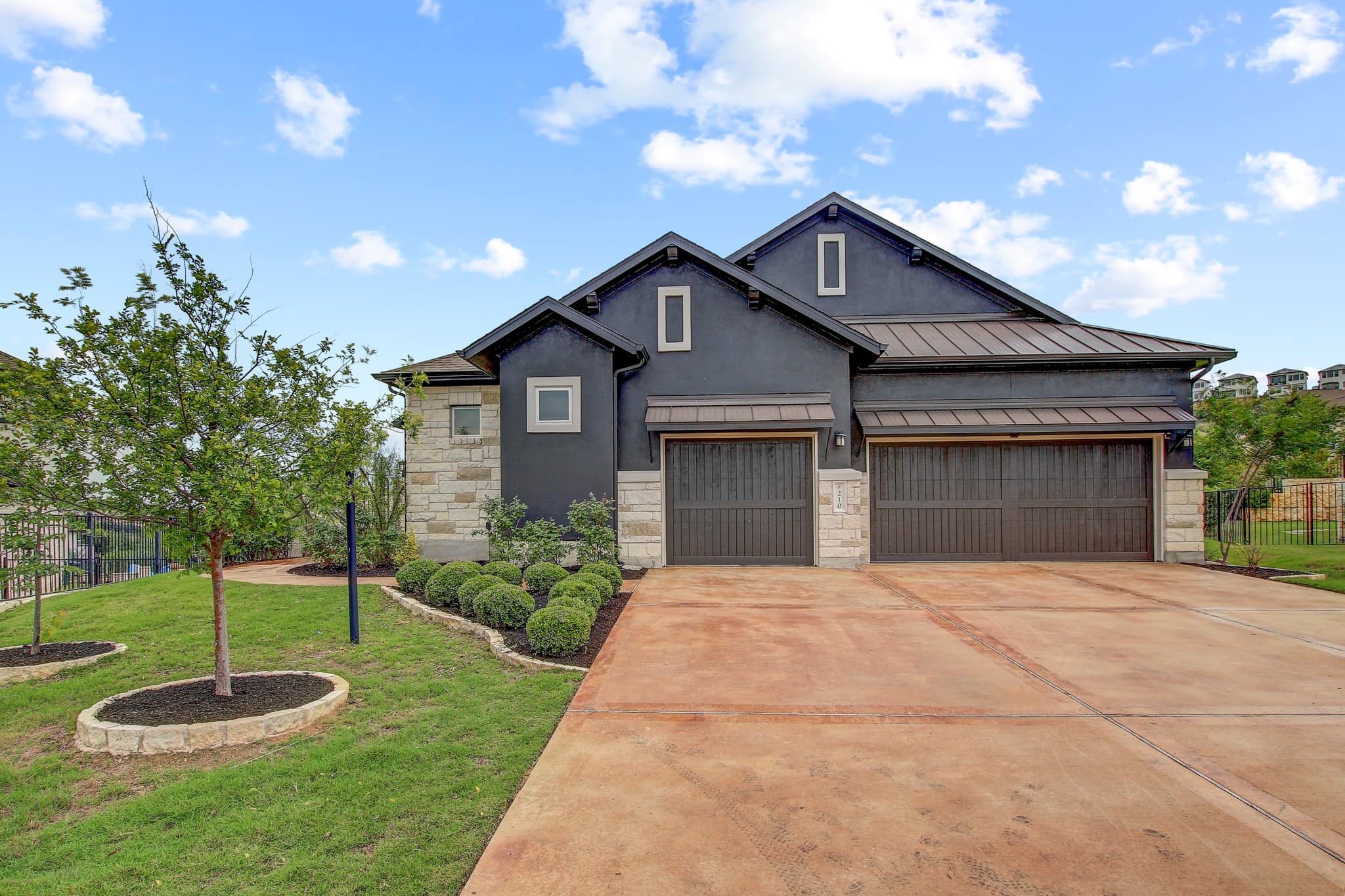 210 Fairdale Cv