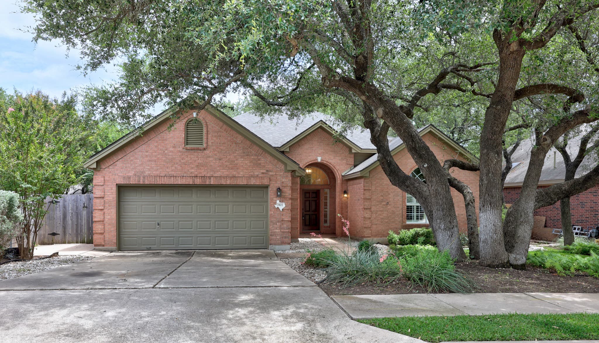 902 Savanna Ln