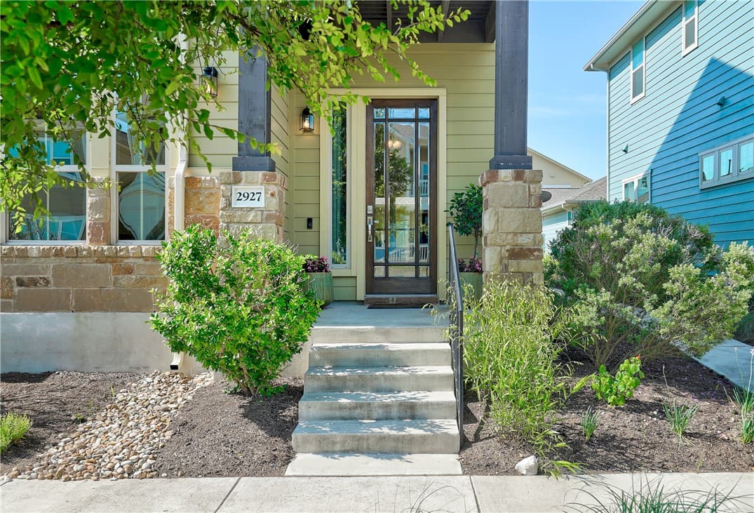 2927 Zach Scott St
