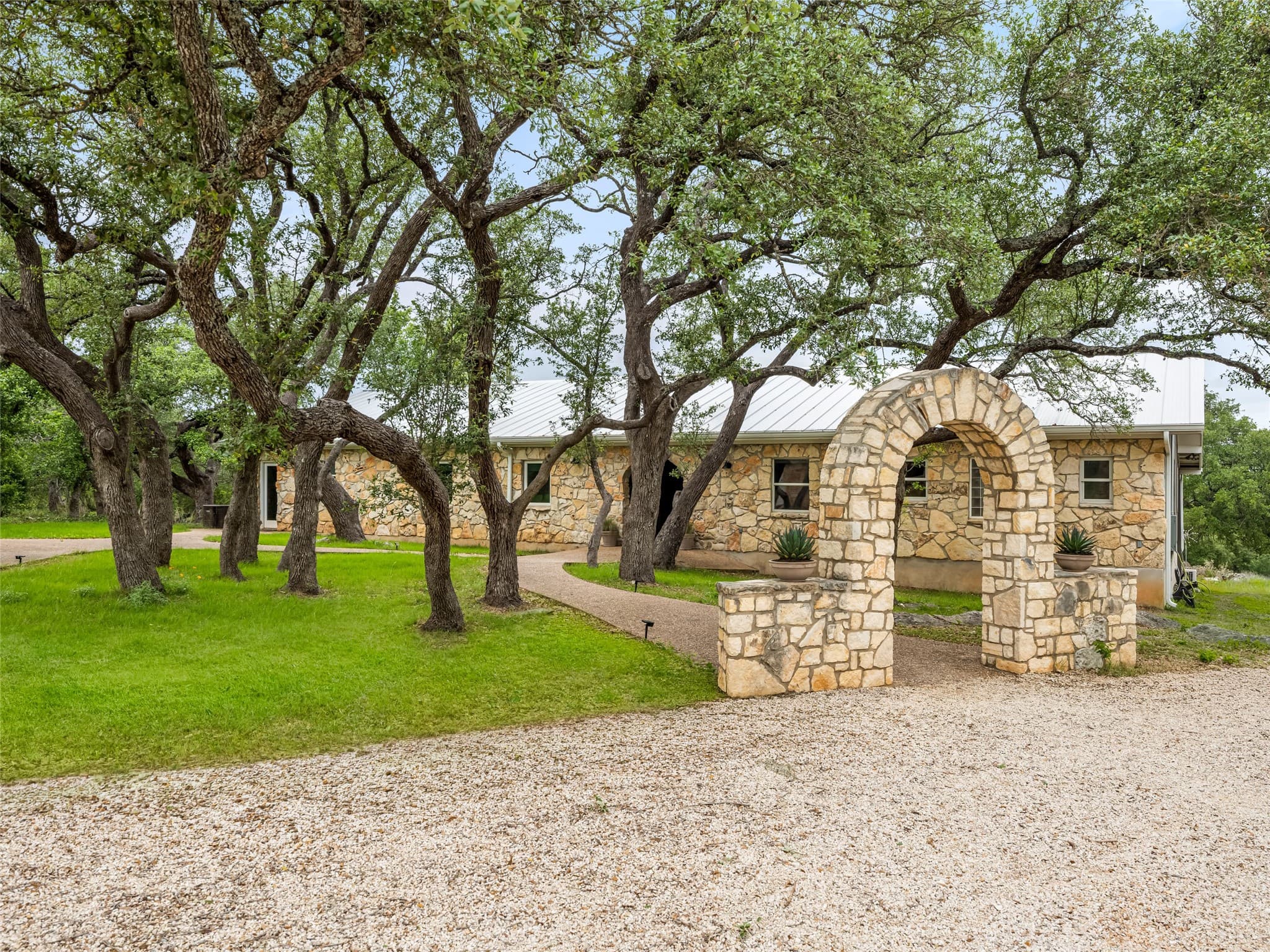 141 Lookout Dr