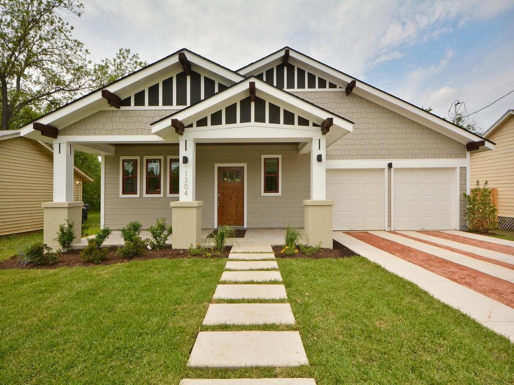 1304 Hart St