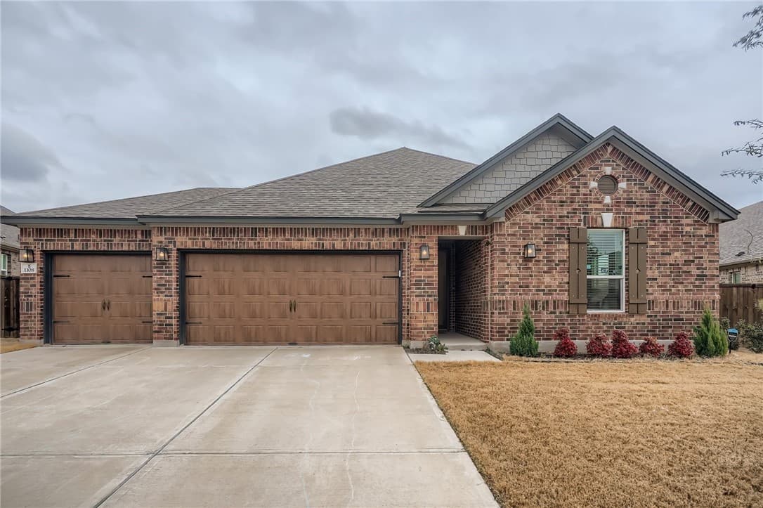 1108 Euless Ln