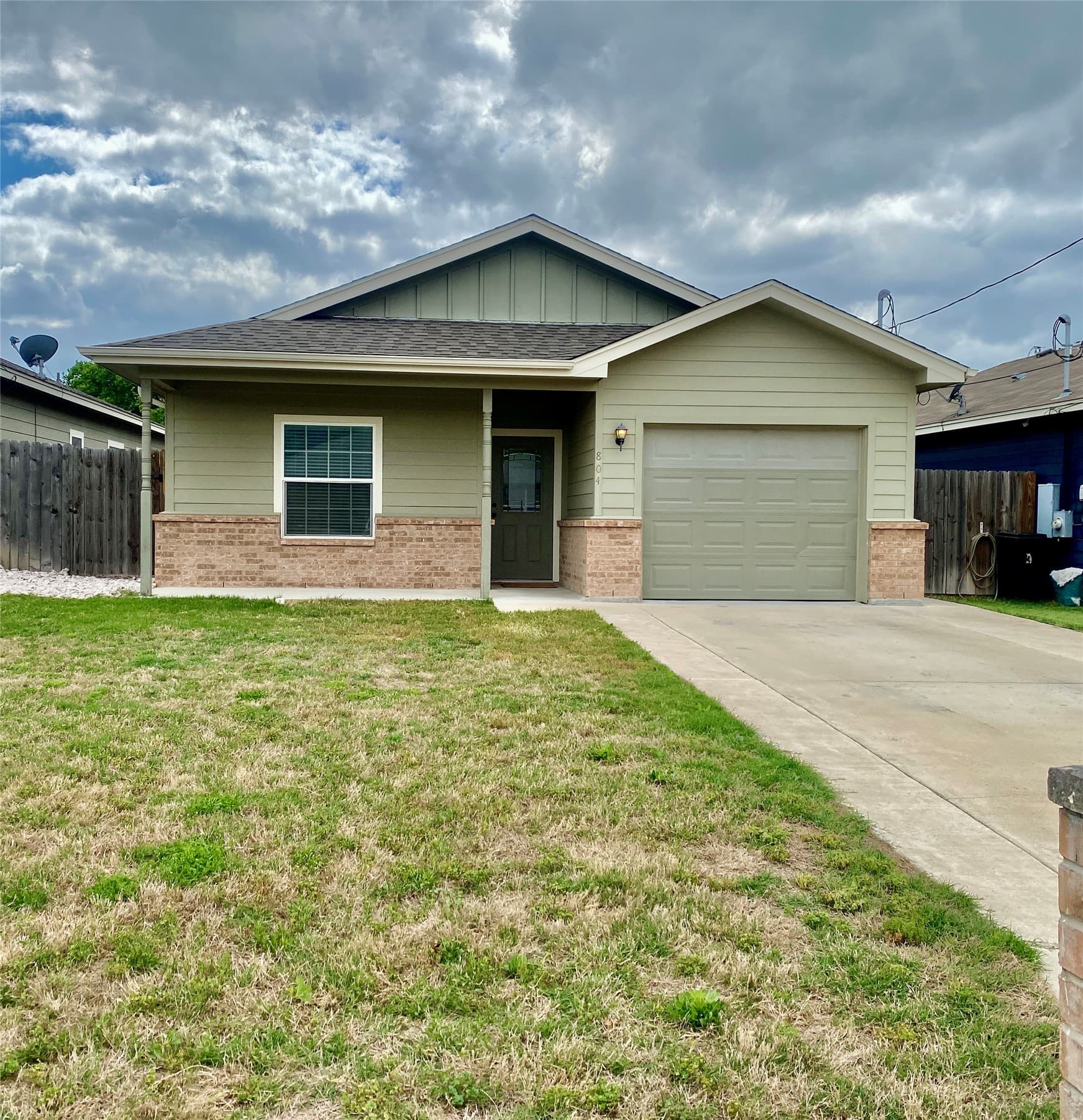 804 S Live Oak St