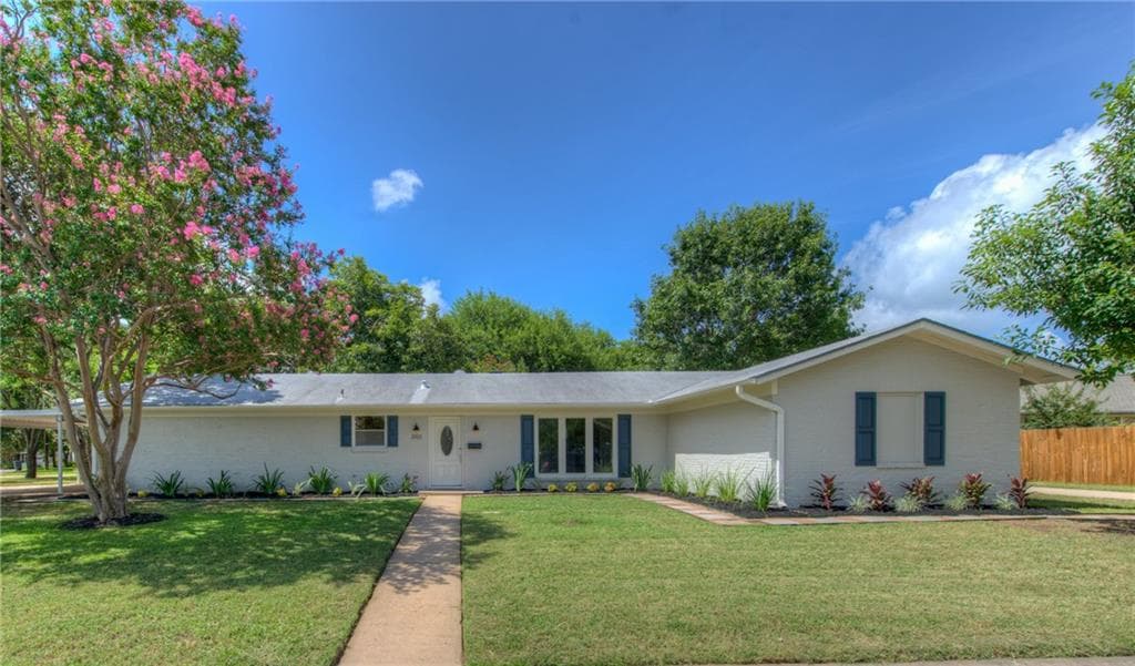 3101 Foster Ln