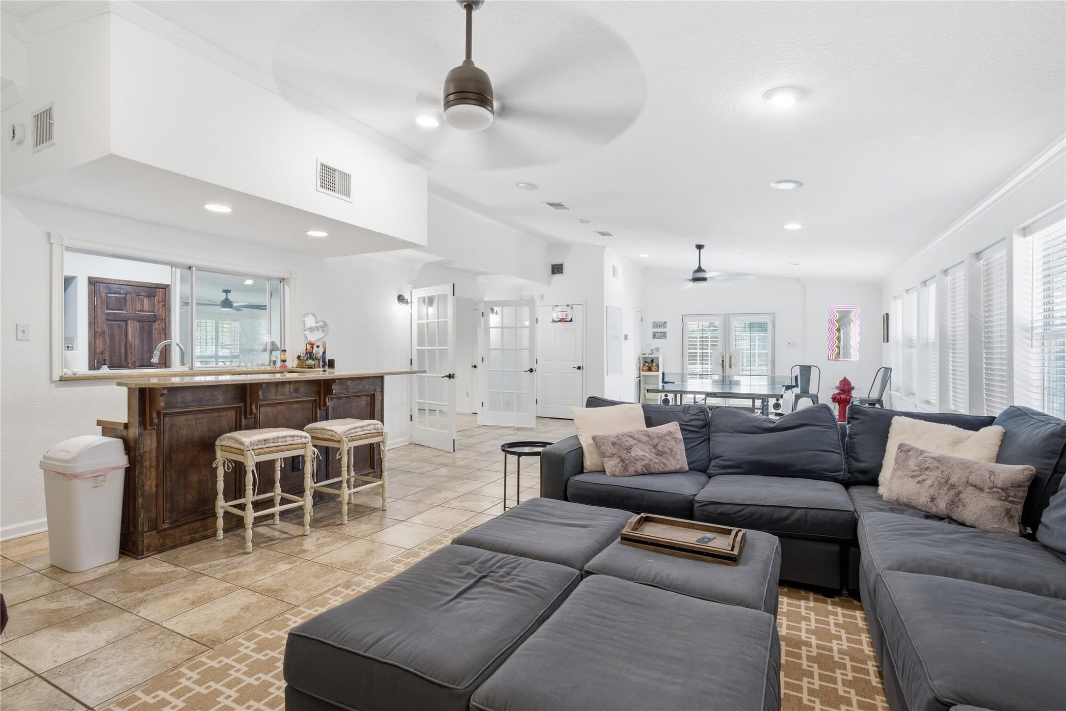 3409 Lakeside Dr