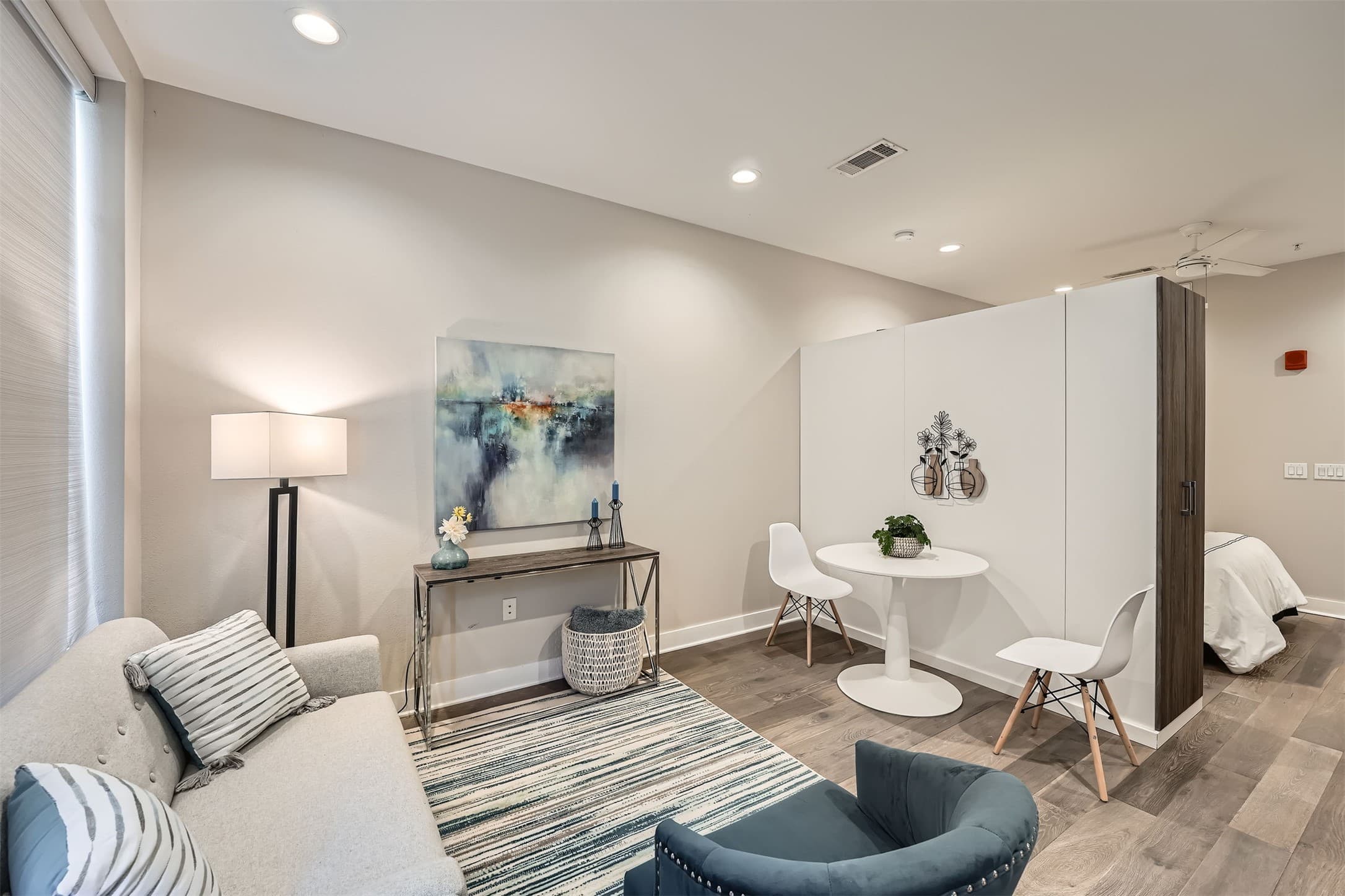 1800 N Interstate 35 # 208