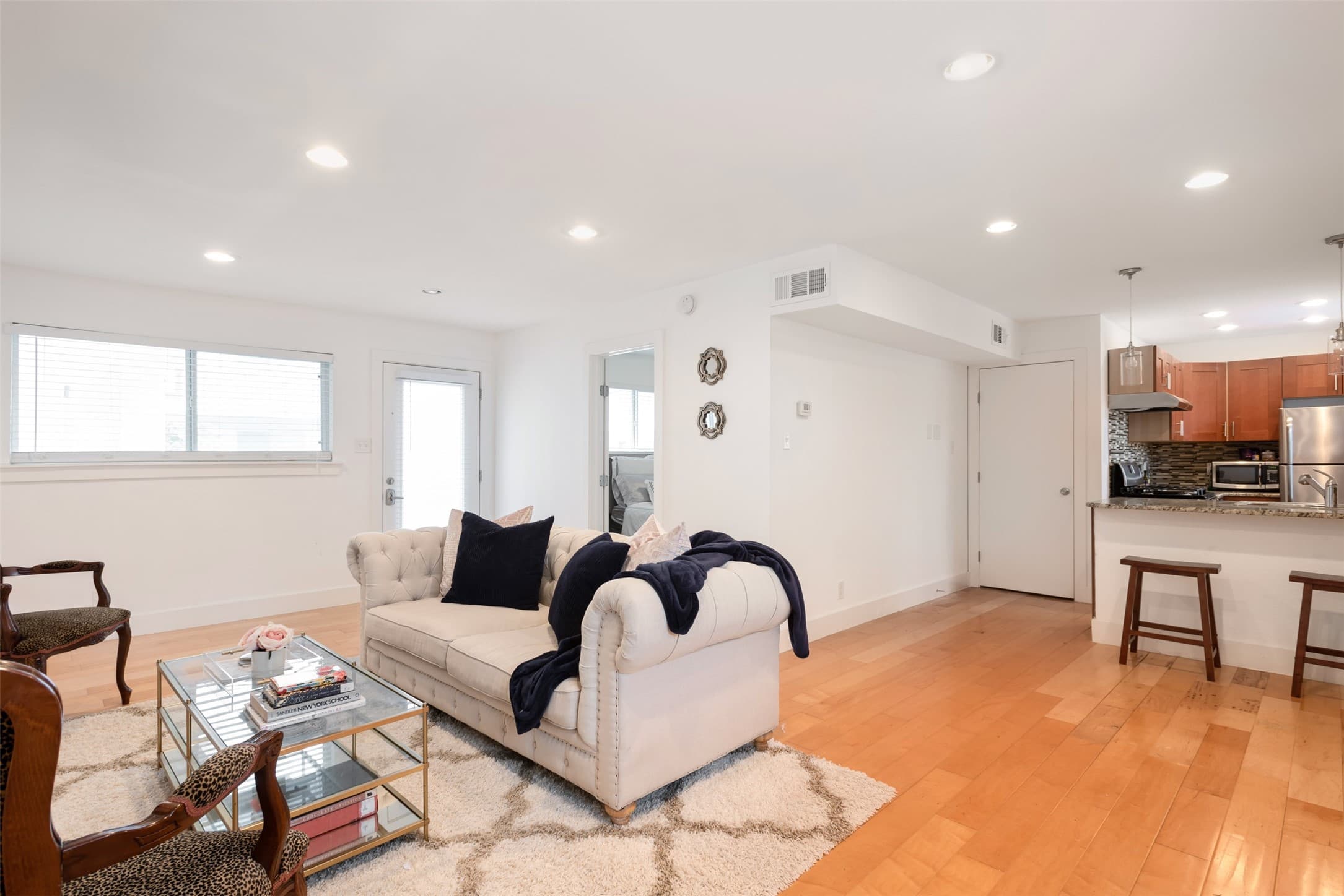 1313 E 52nd St Apt 107