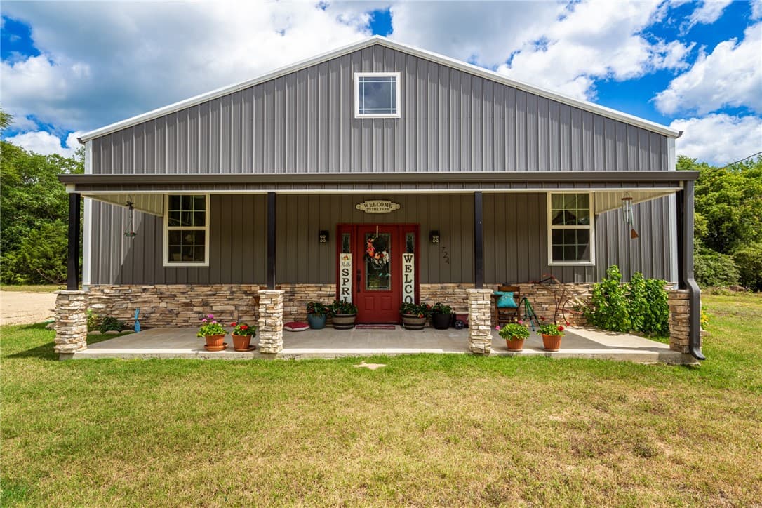 724 Lyles Rd