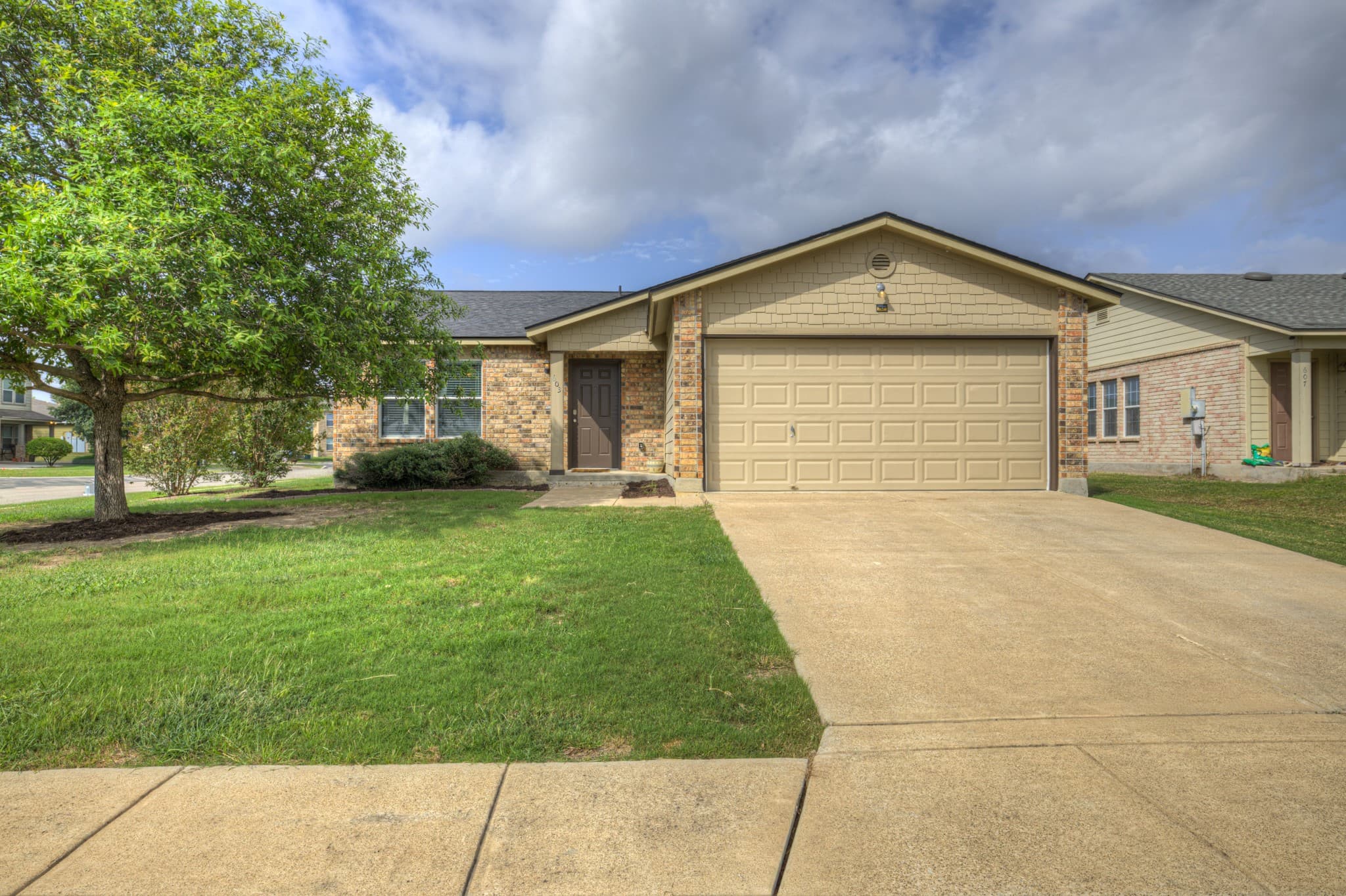 603 Nw Crossing Dr