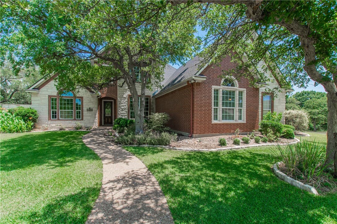 1202 Point Ct