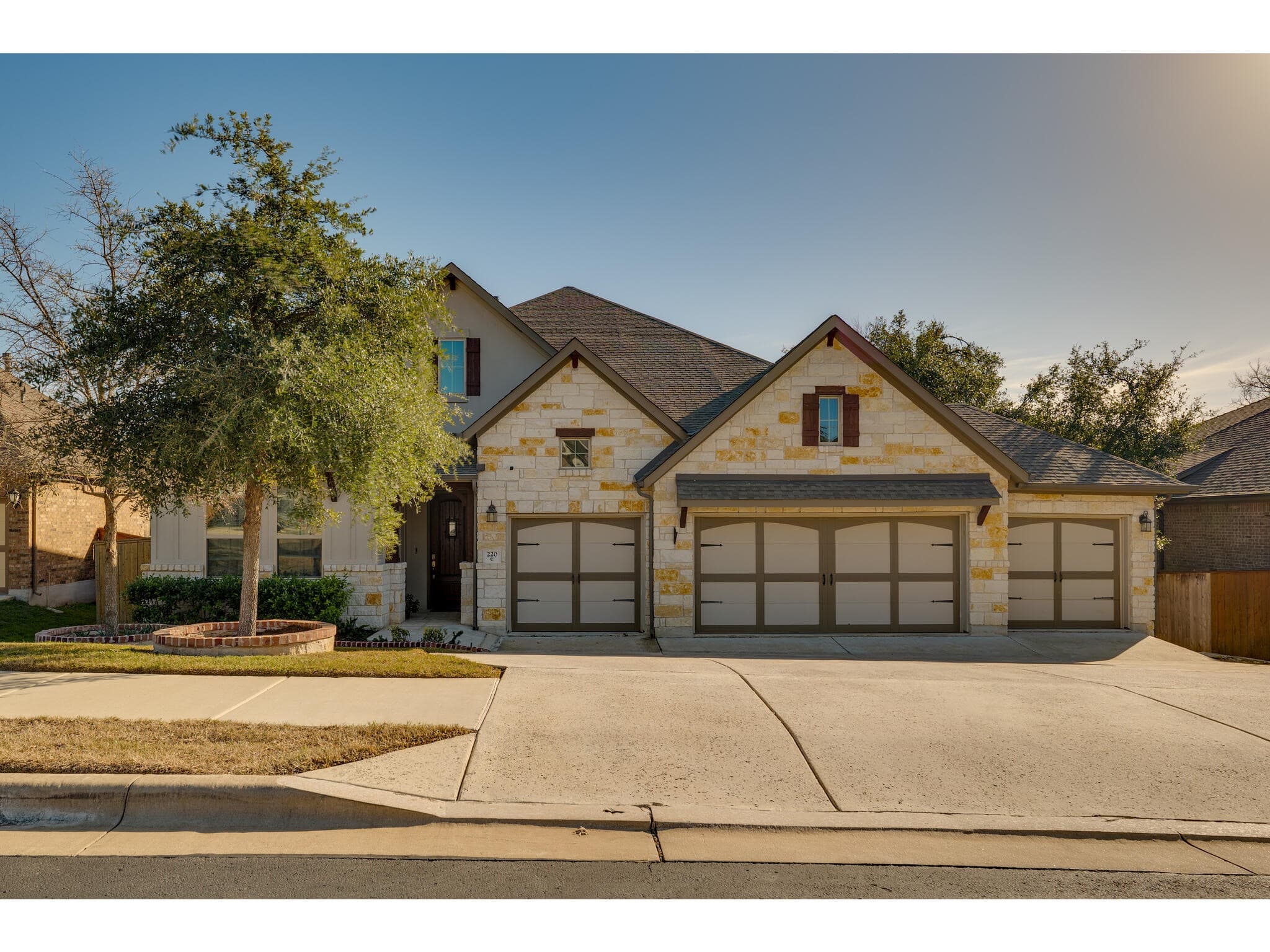 220 Lake Rim Cir