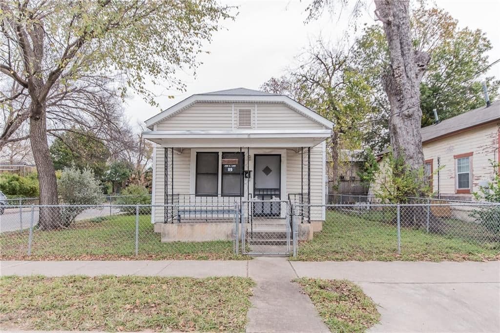 89 Navasota St