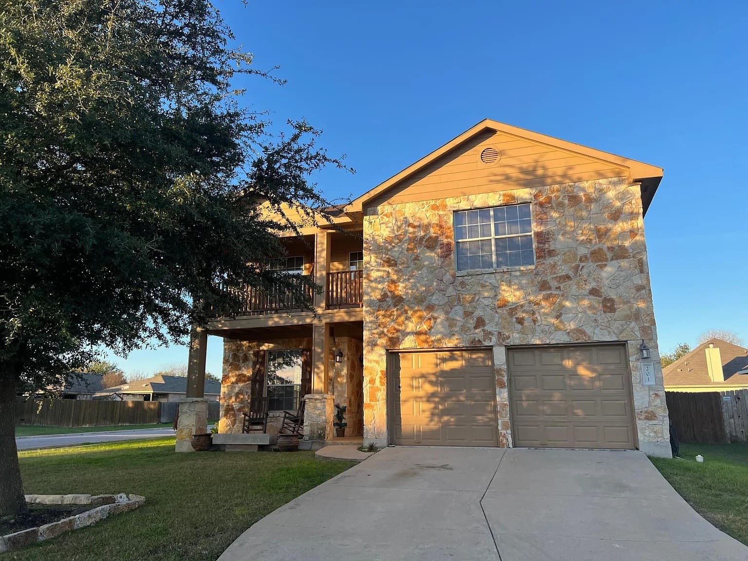 201 Mossy Rock Dr