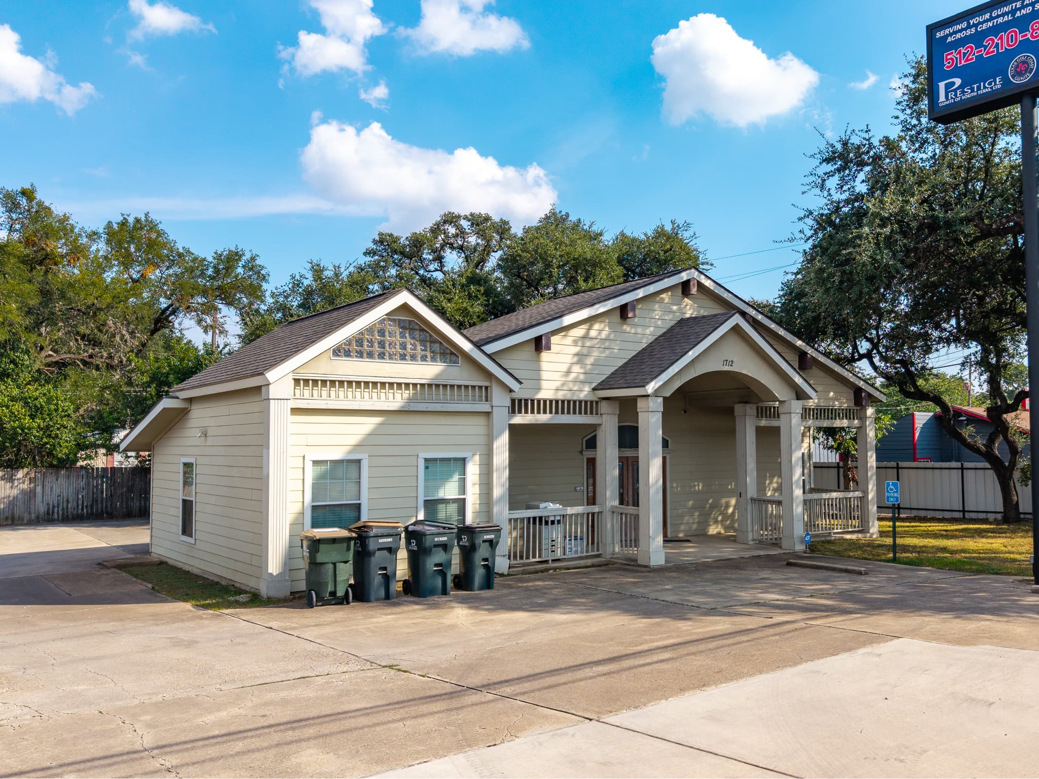 1712 N Interstate 35