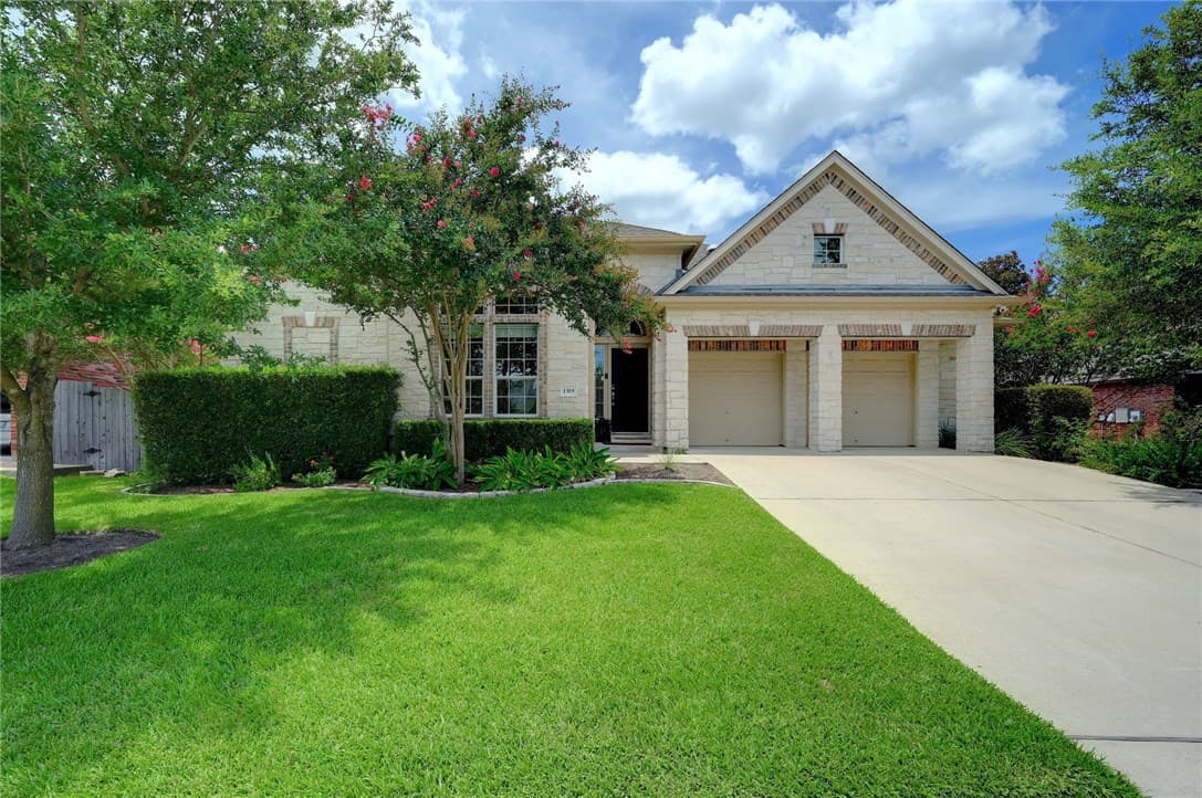 1319 Anna Ct