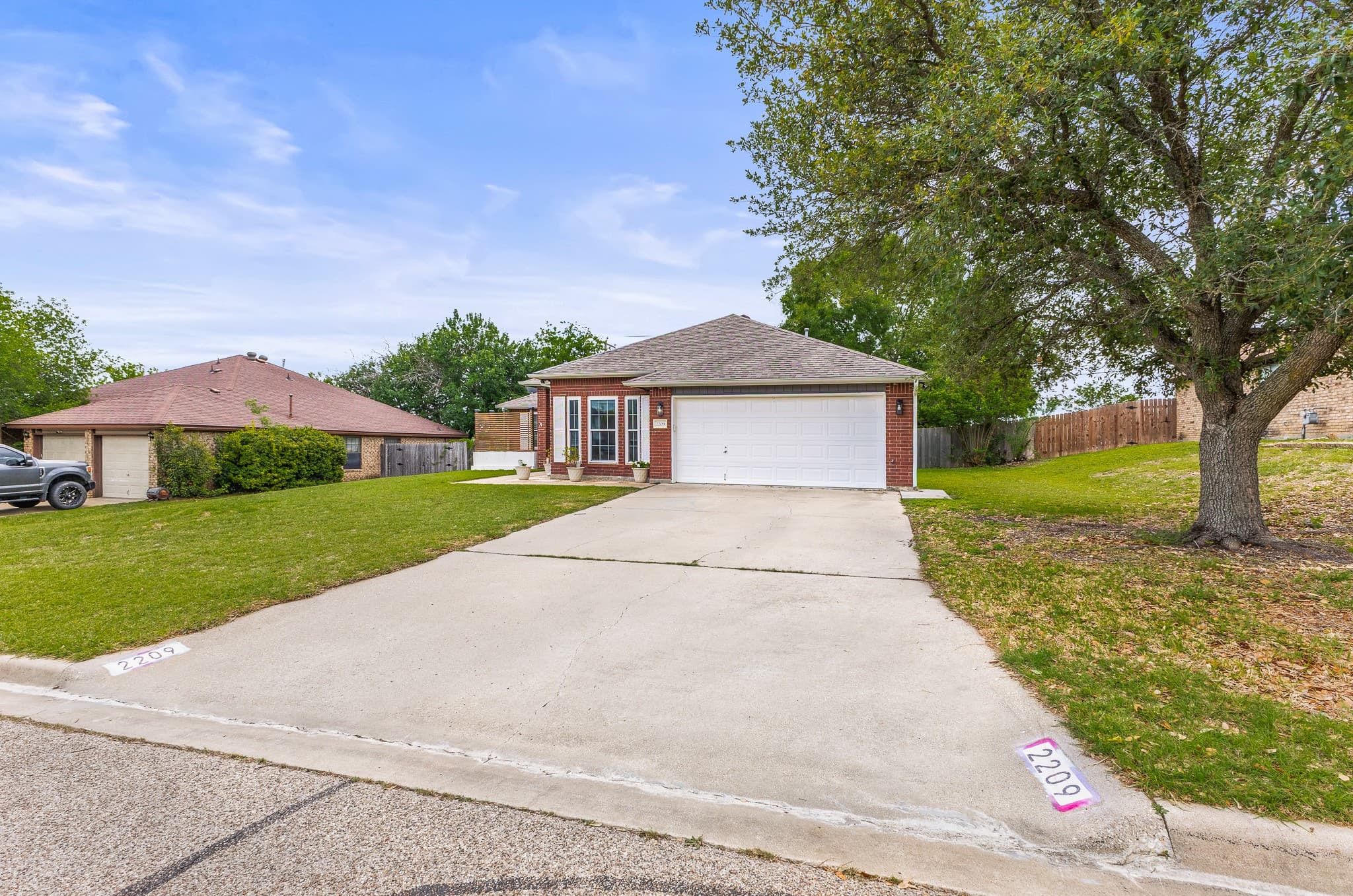 2209 Creek Dr