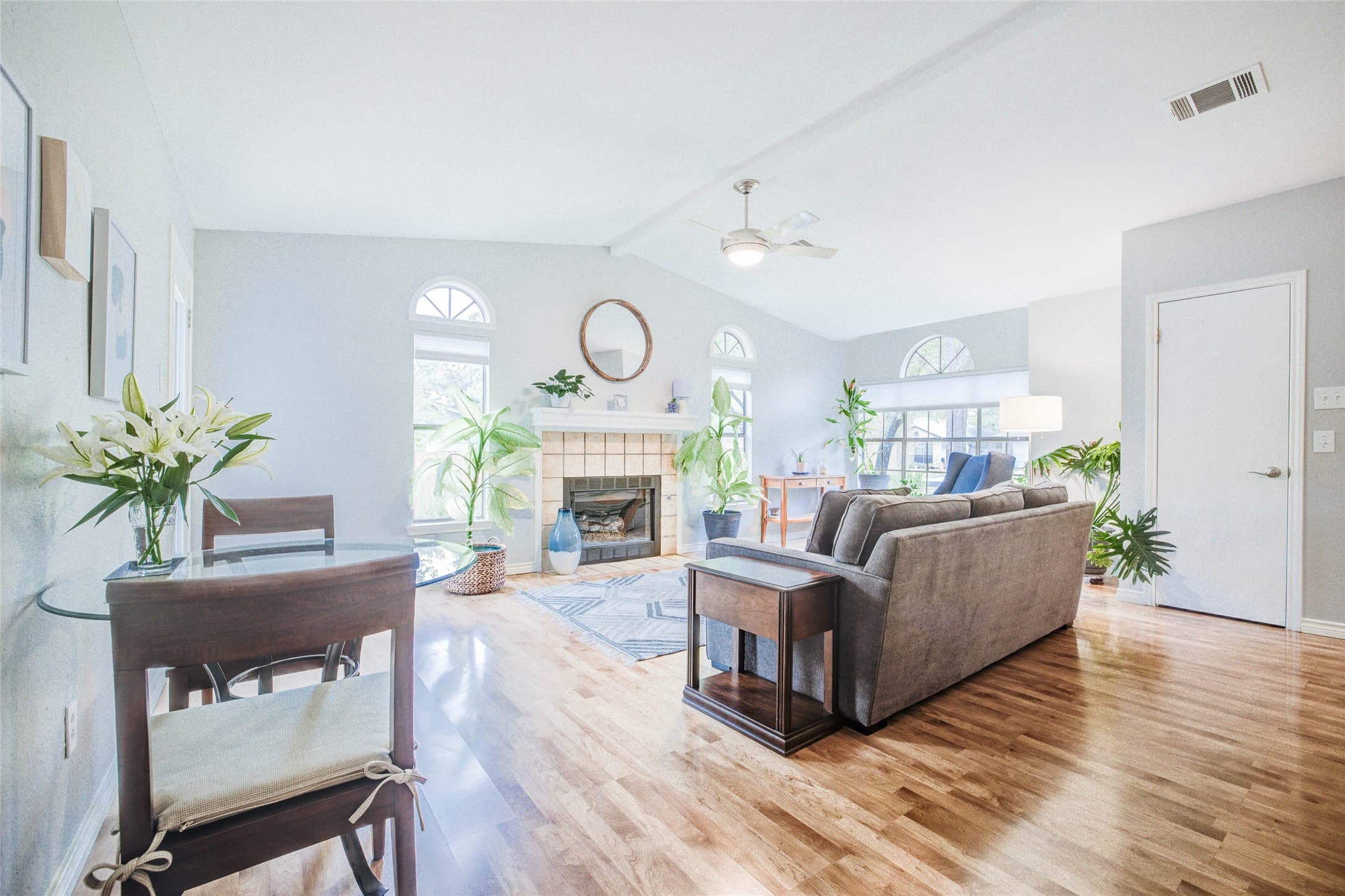 4604 Galapagos Dr