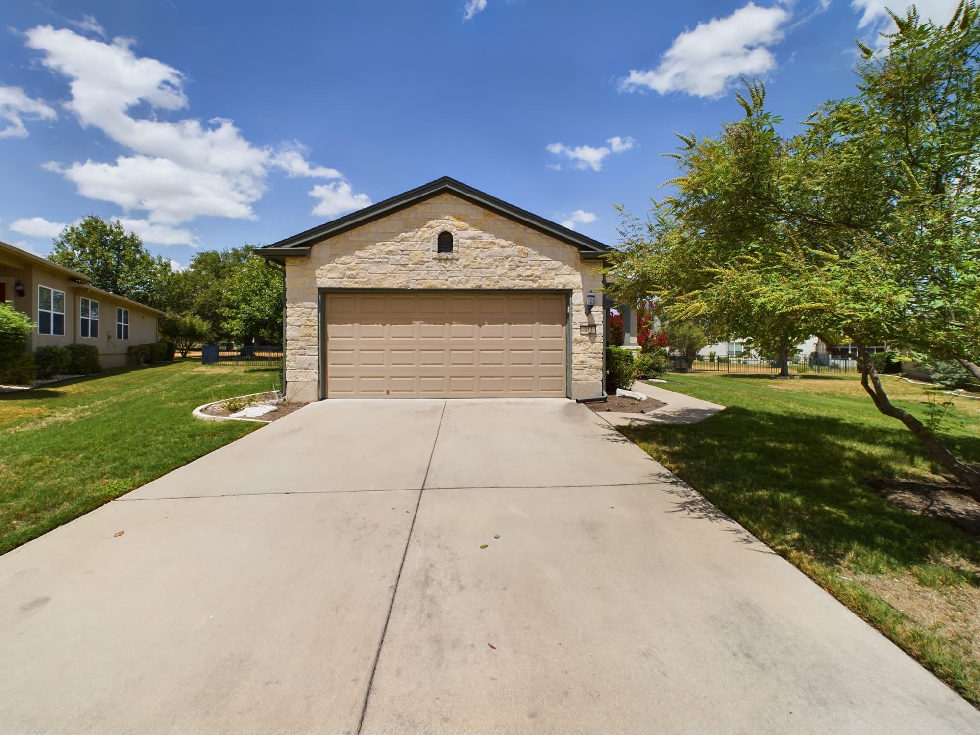 323 Barrington Farm Ct