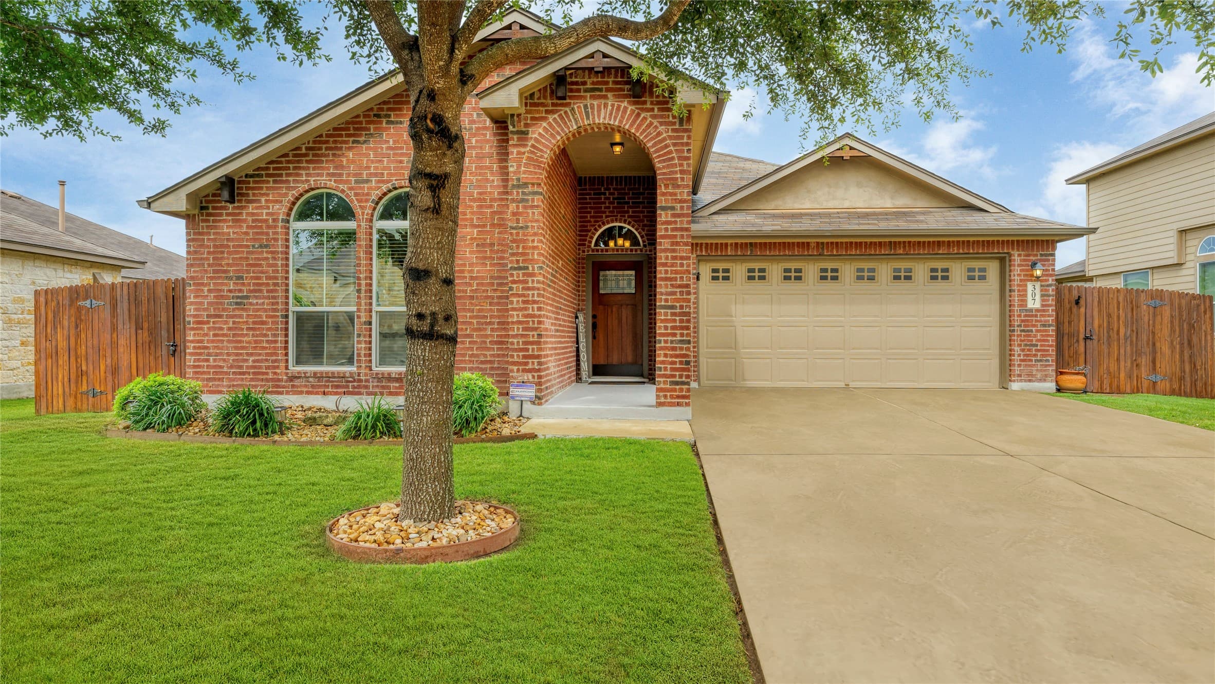 307 Escarpment Oak
