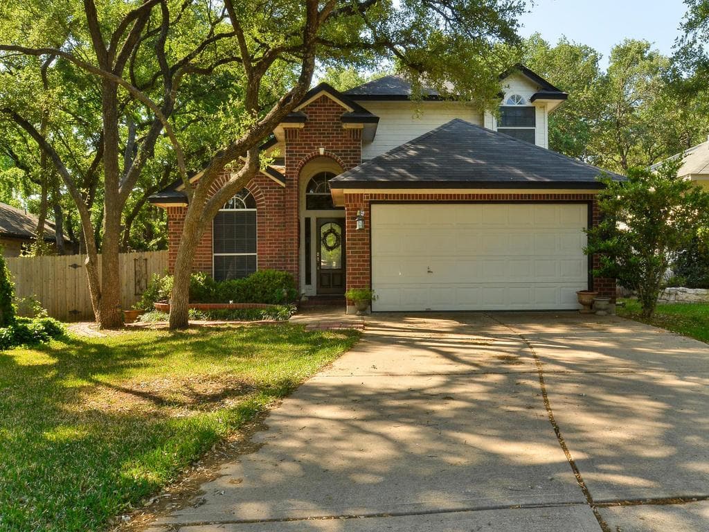 2020 Lobelia Dr
