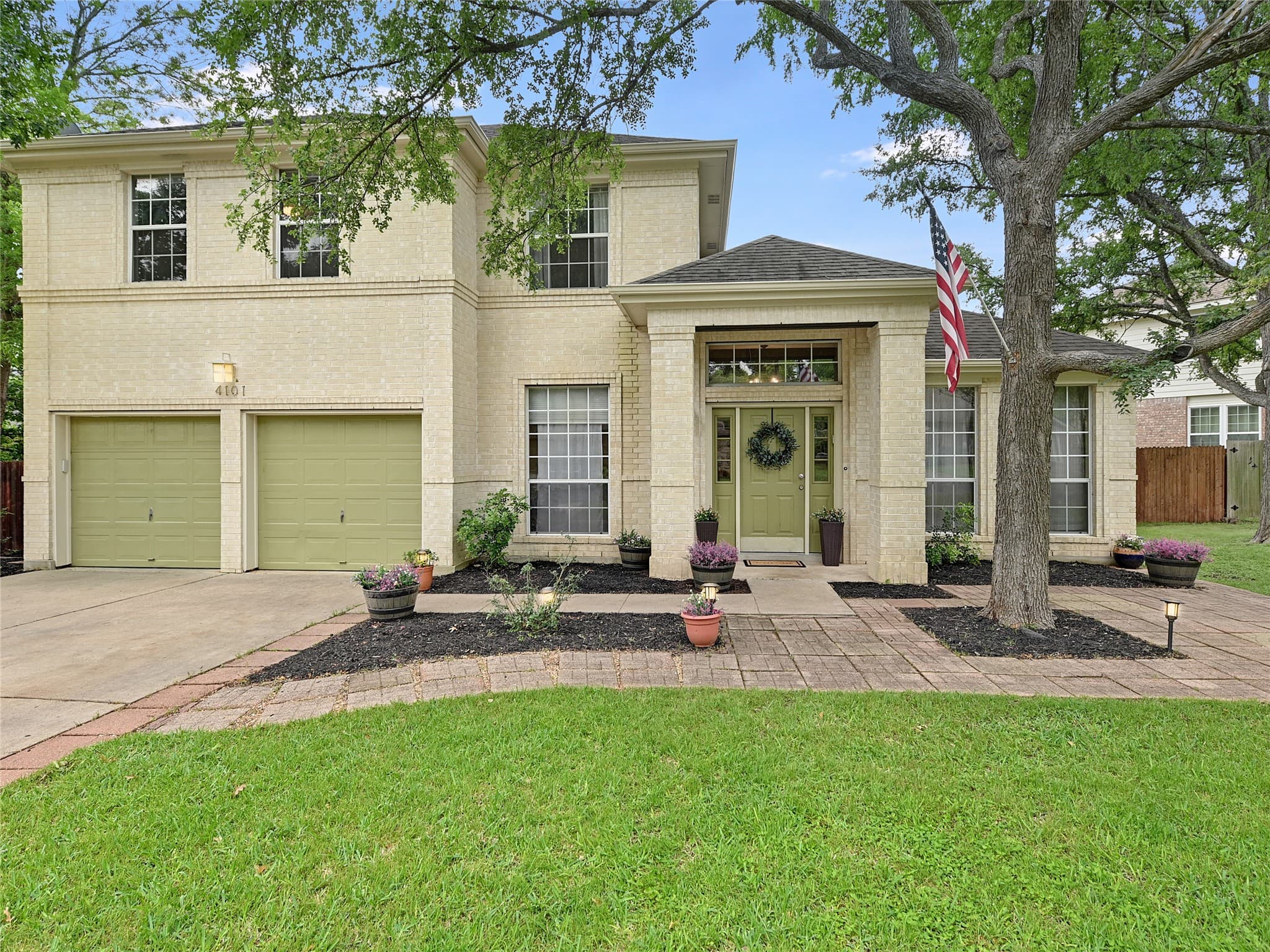 4101 Aldama Dr