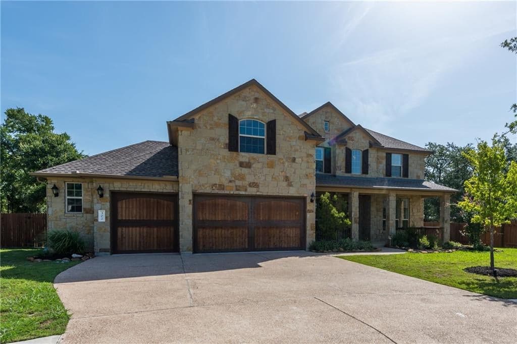 302 Apache Dr