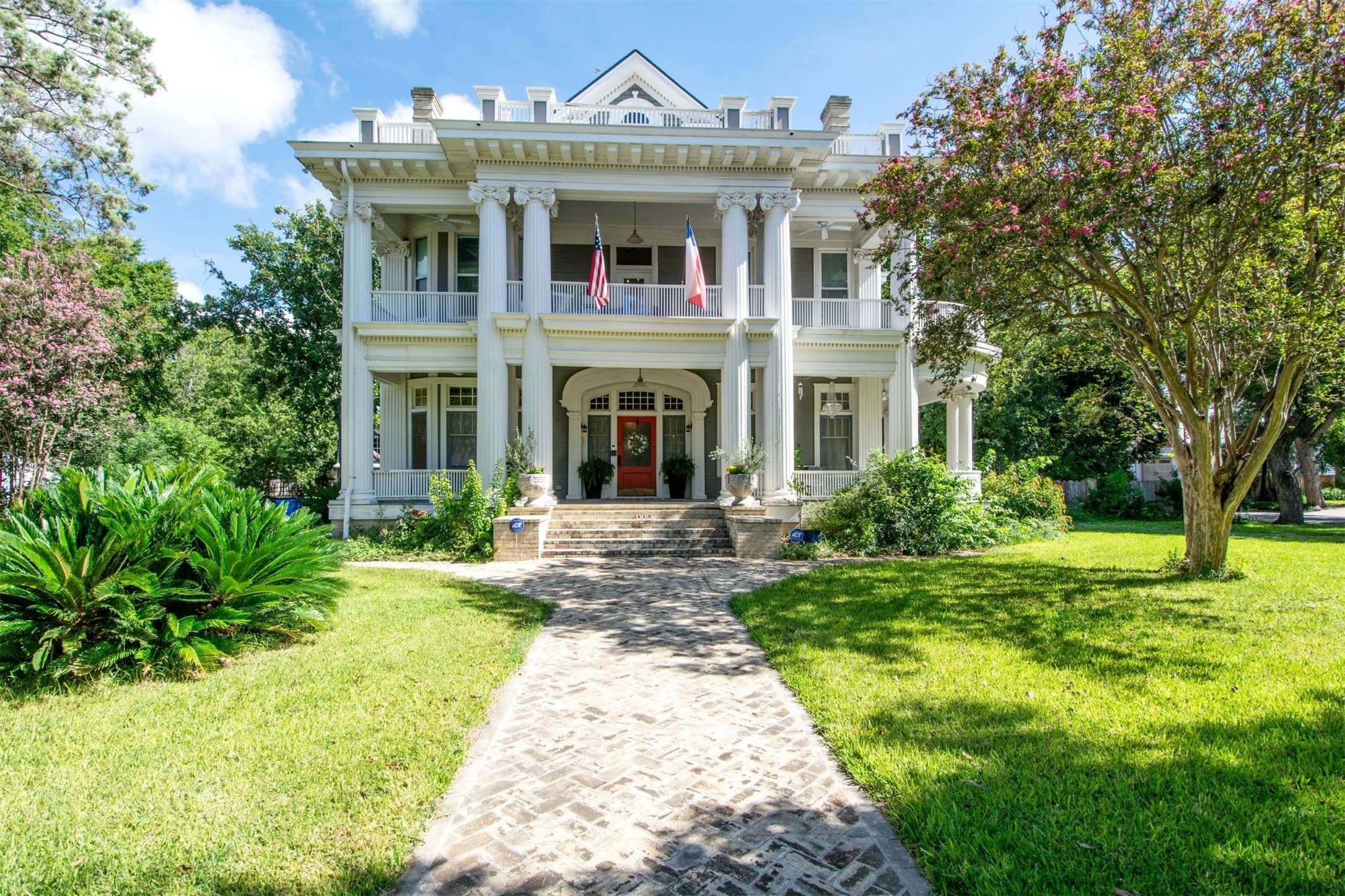 418 Elm St