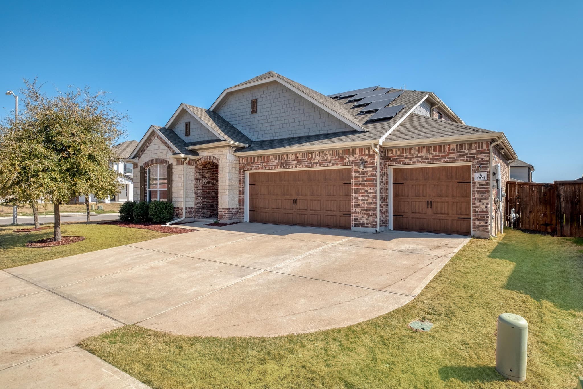 1004 Brenham Ln