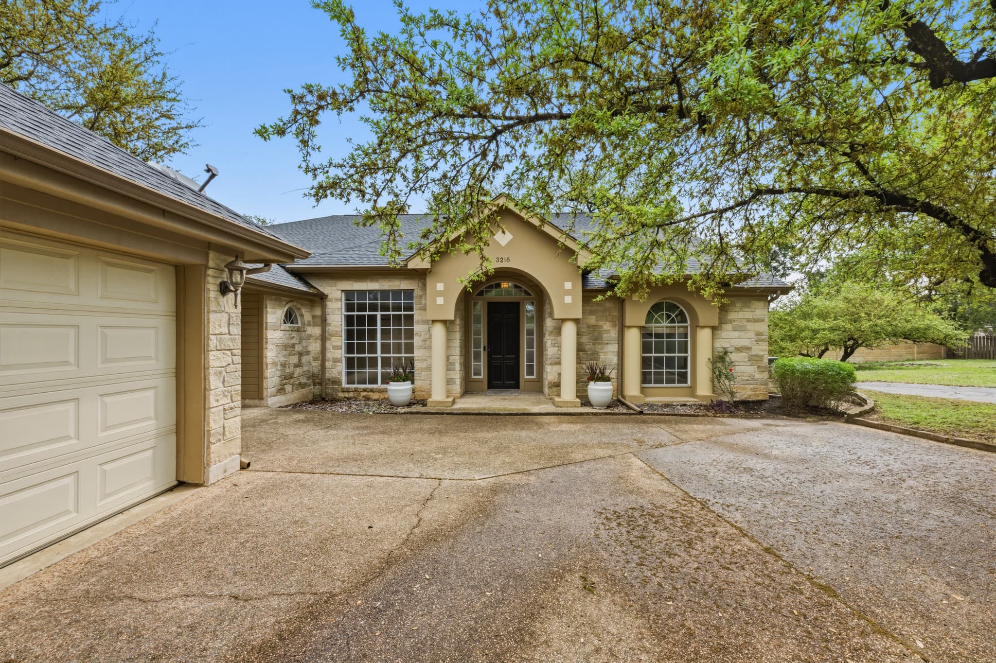 3216 Lakeway Blvd