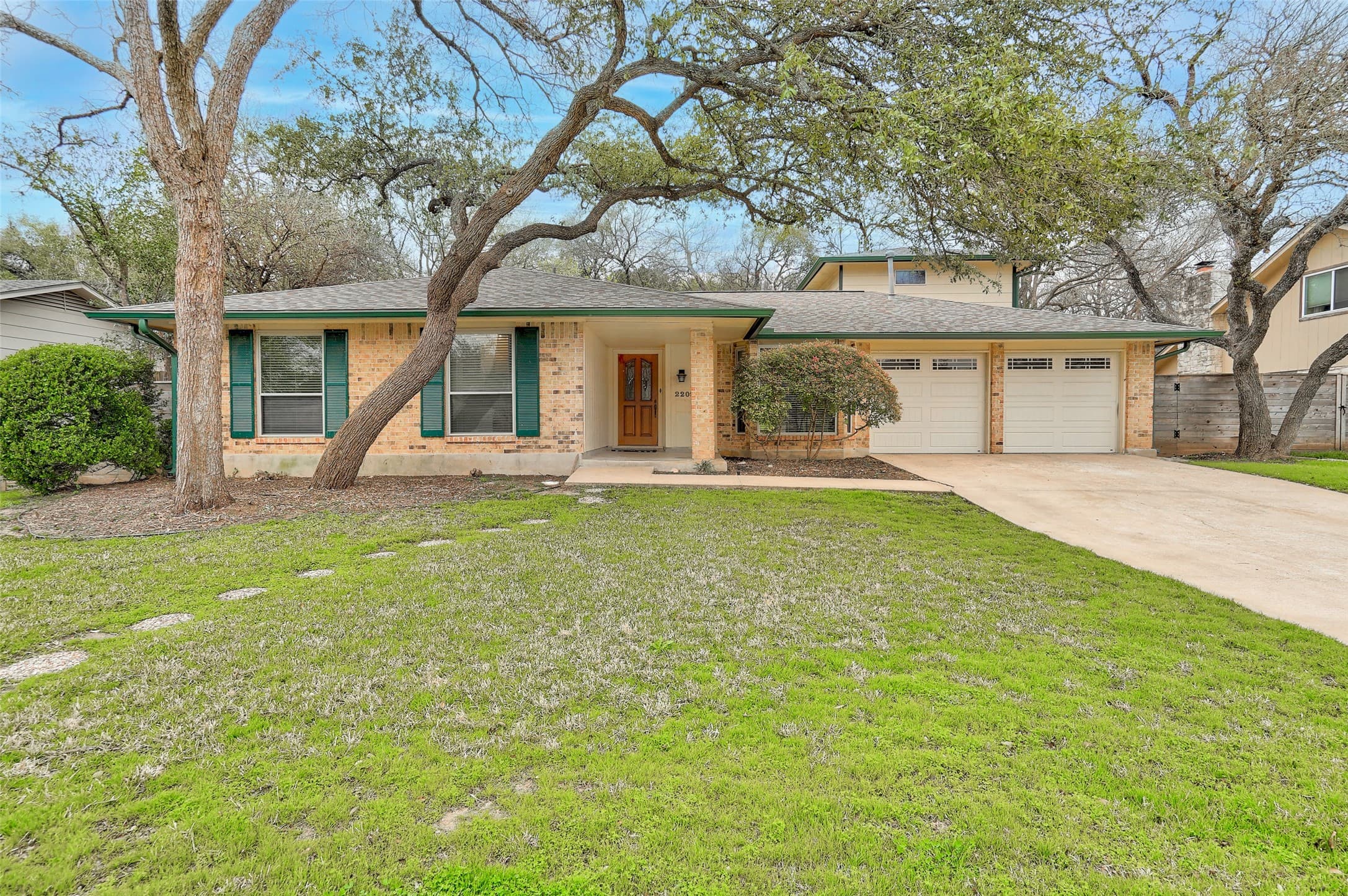 2209 Forest Bend Dr