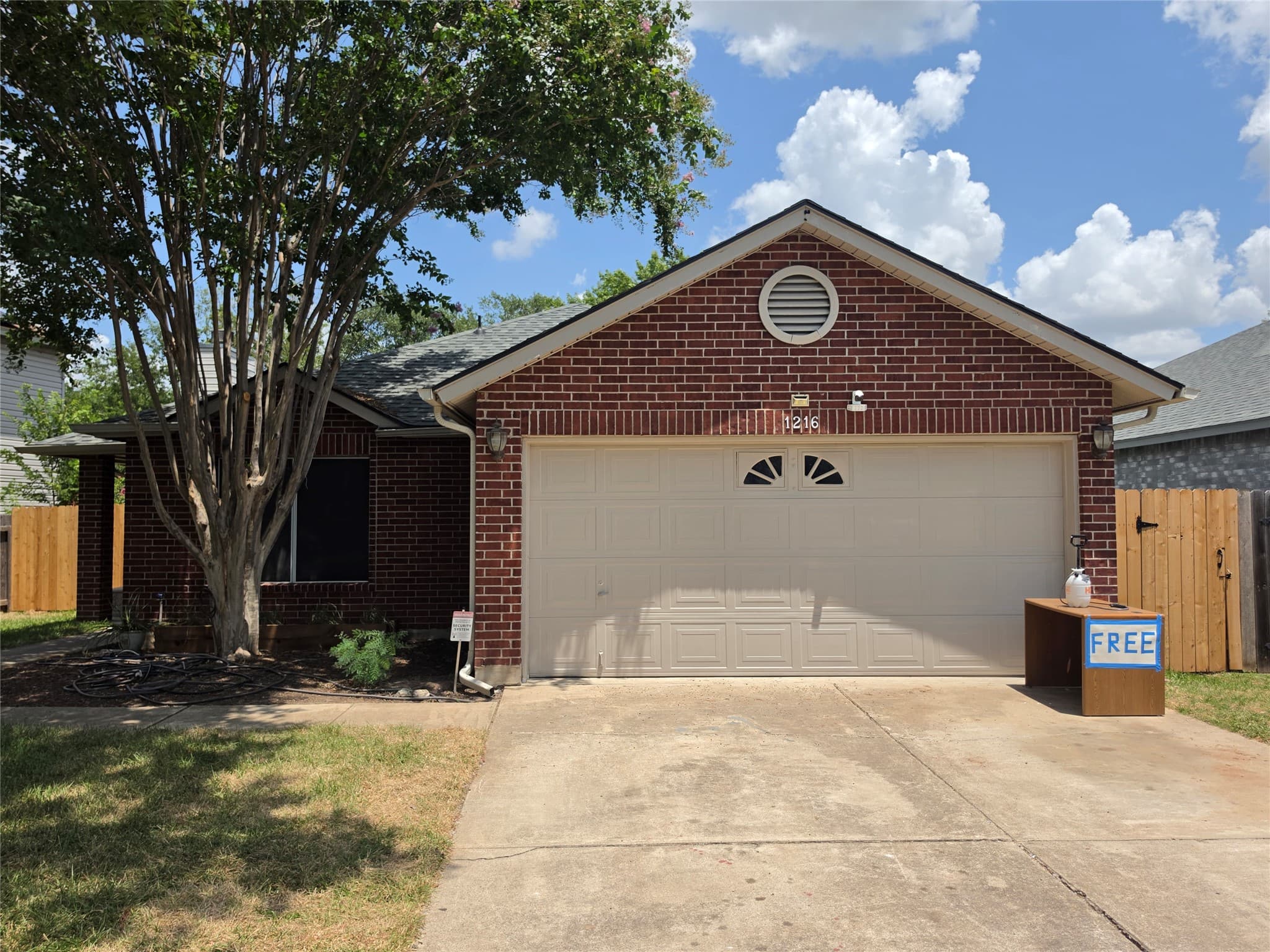 1216 Bradbury Ln
