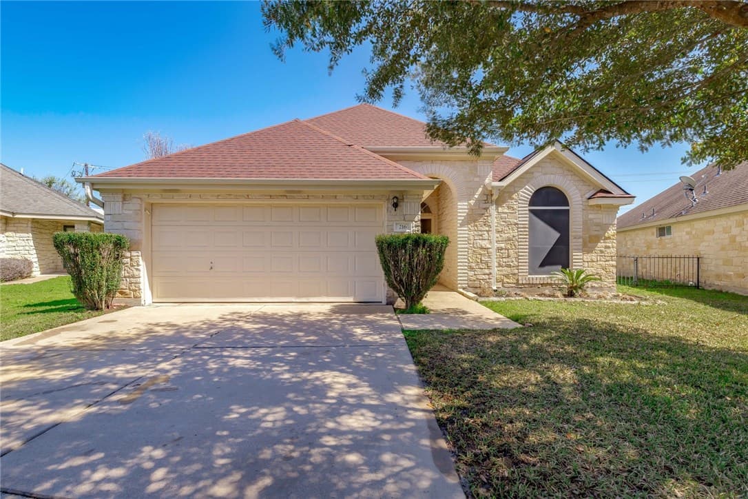 216 Village Dr