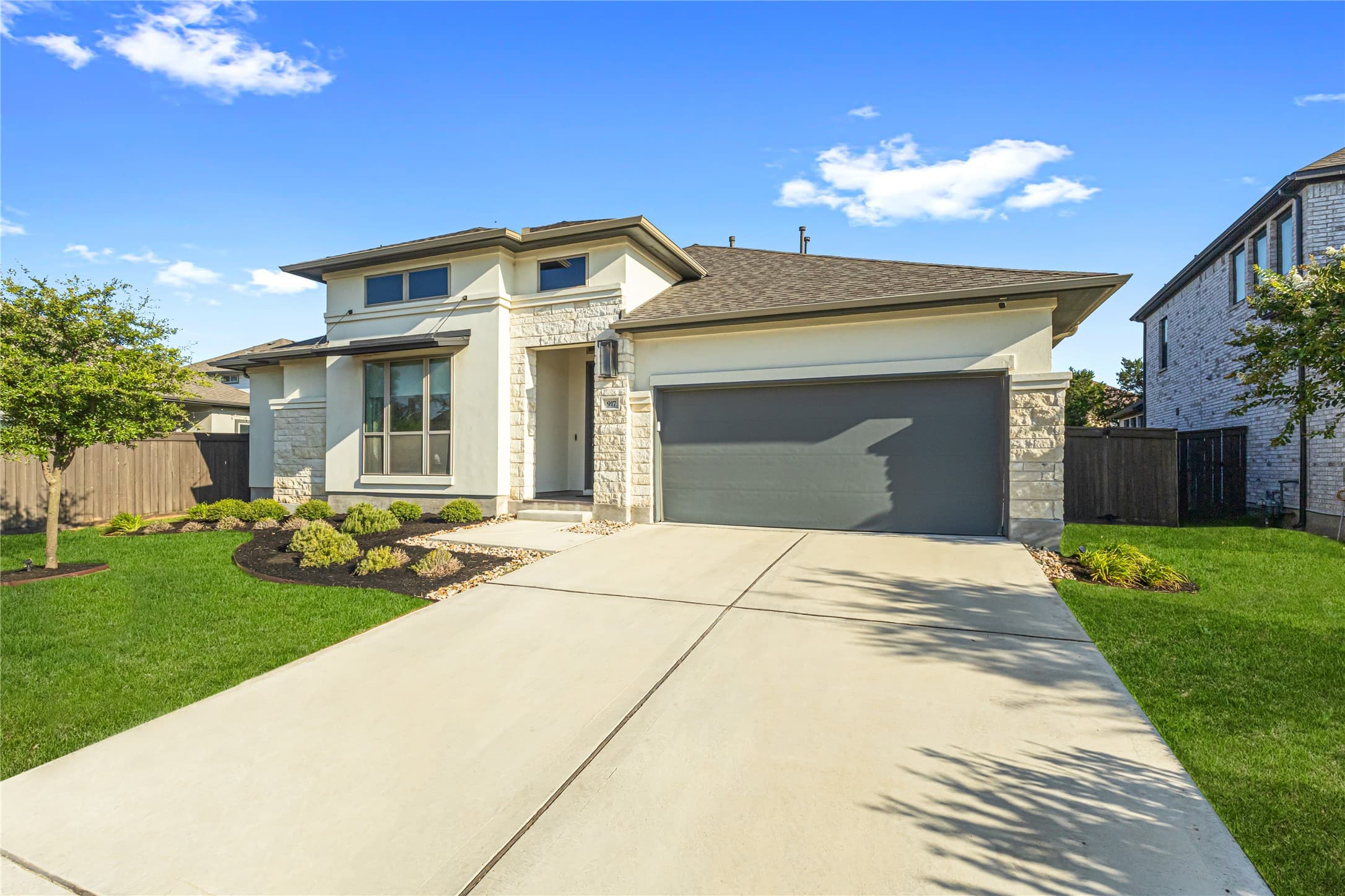917 Heartleaf Dr