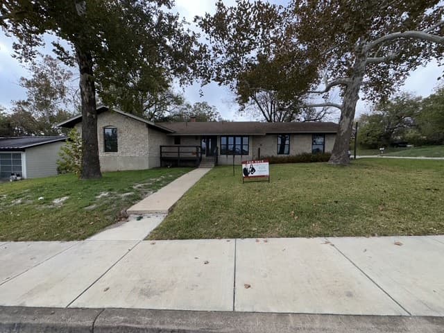 2101 Vanderbilt Ln