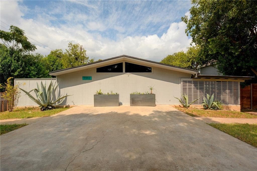 7302 Grand Canyon Dr