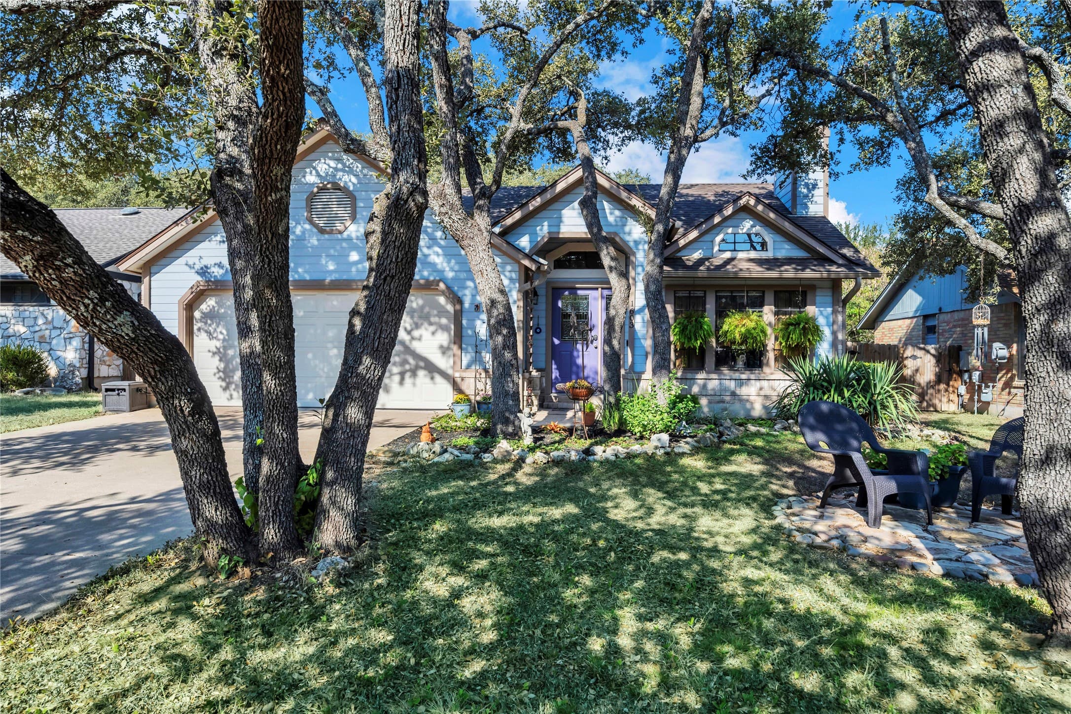 1603 Honeyweed St