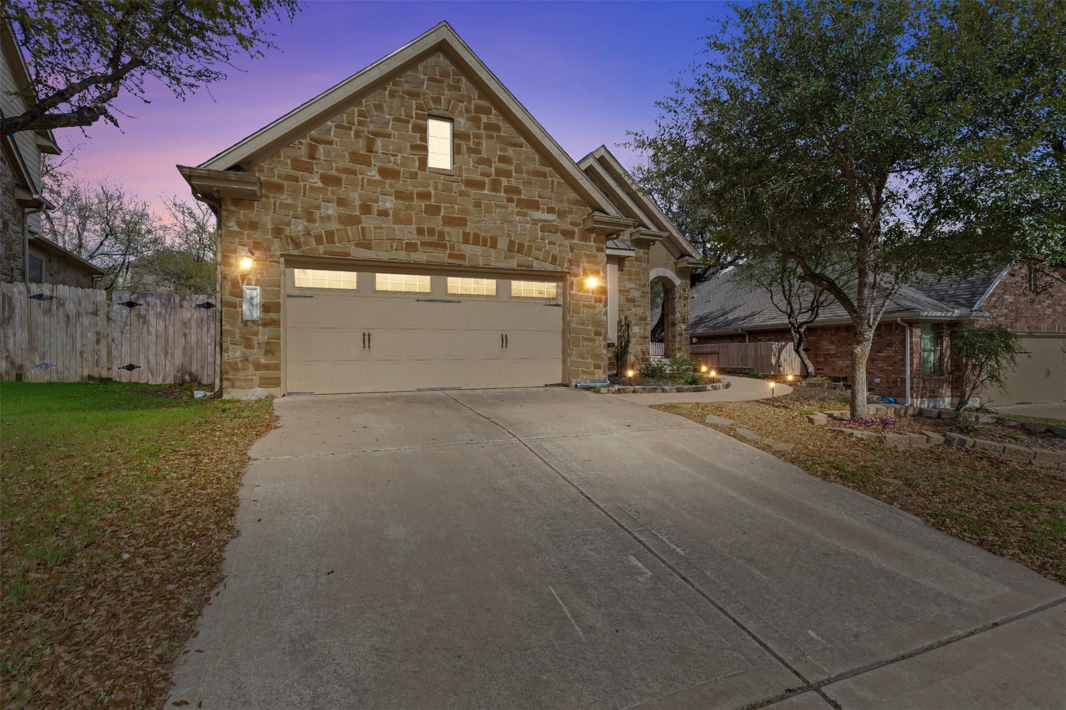 8505 Alophia Dr