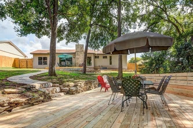 7208 Meadowood Dr