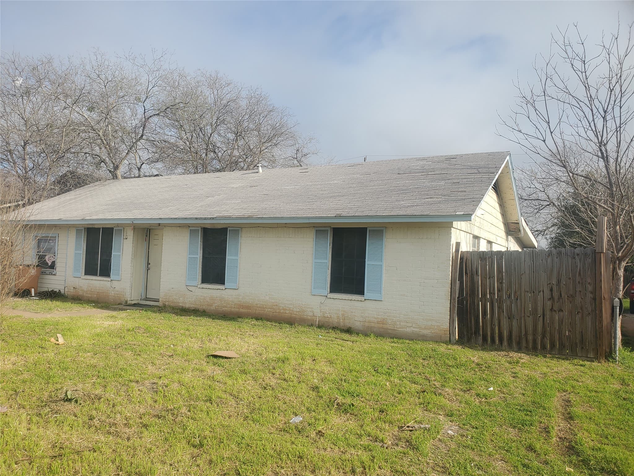 1104 S Meadows Dr