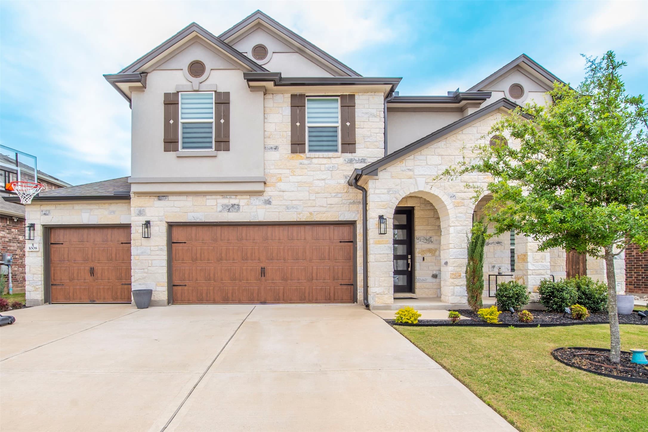 1008 Brenham Ln