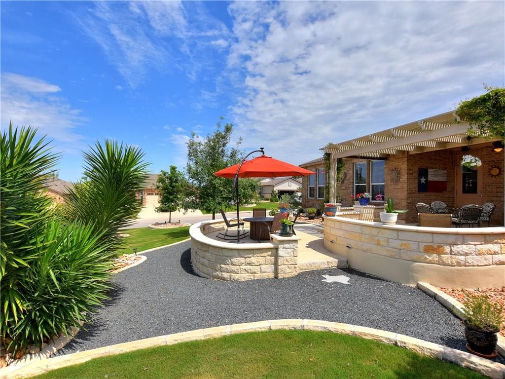 900 Little Cypress Cv
