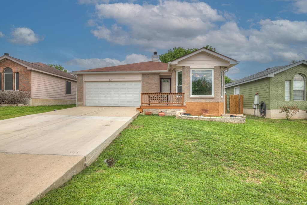 1124 Lago Vista St
