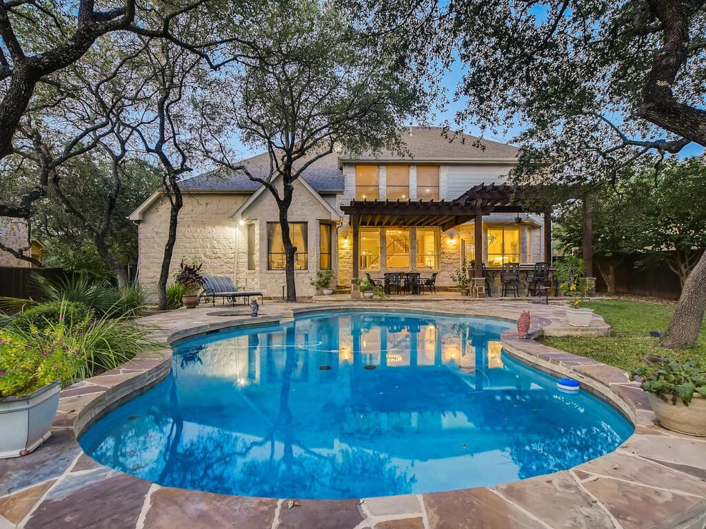 1319 River Forest Dr