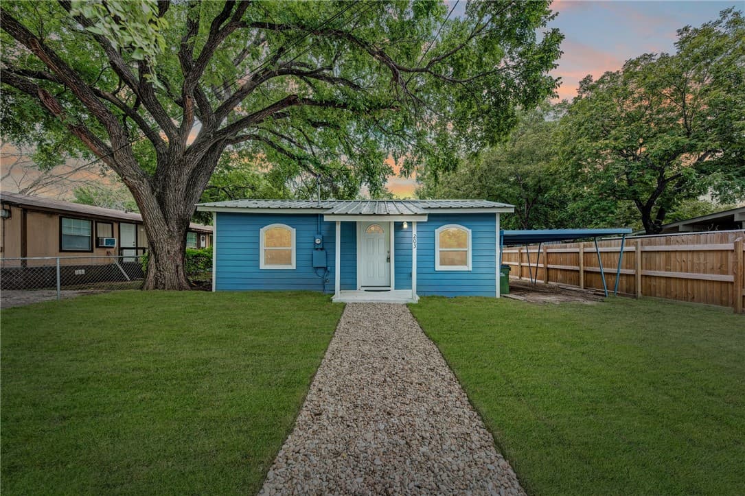 203 E Elm St