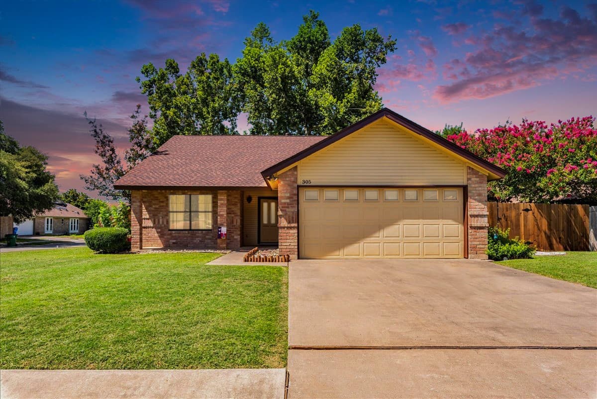 305 Oak Ridge Dr