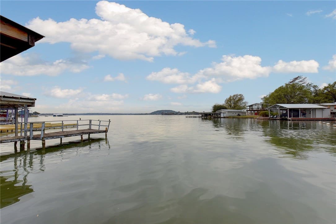 326 E Lakeshore Dr