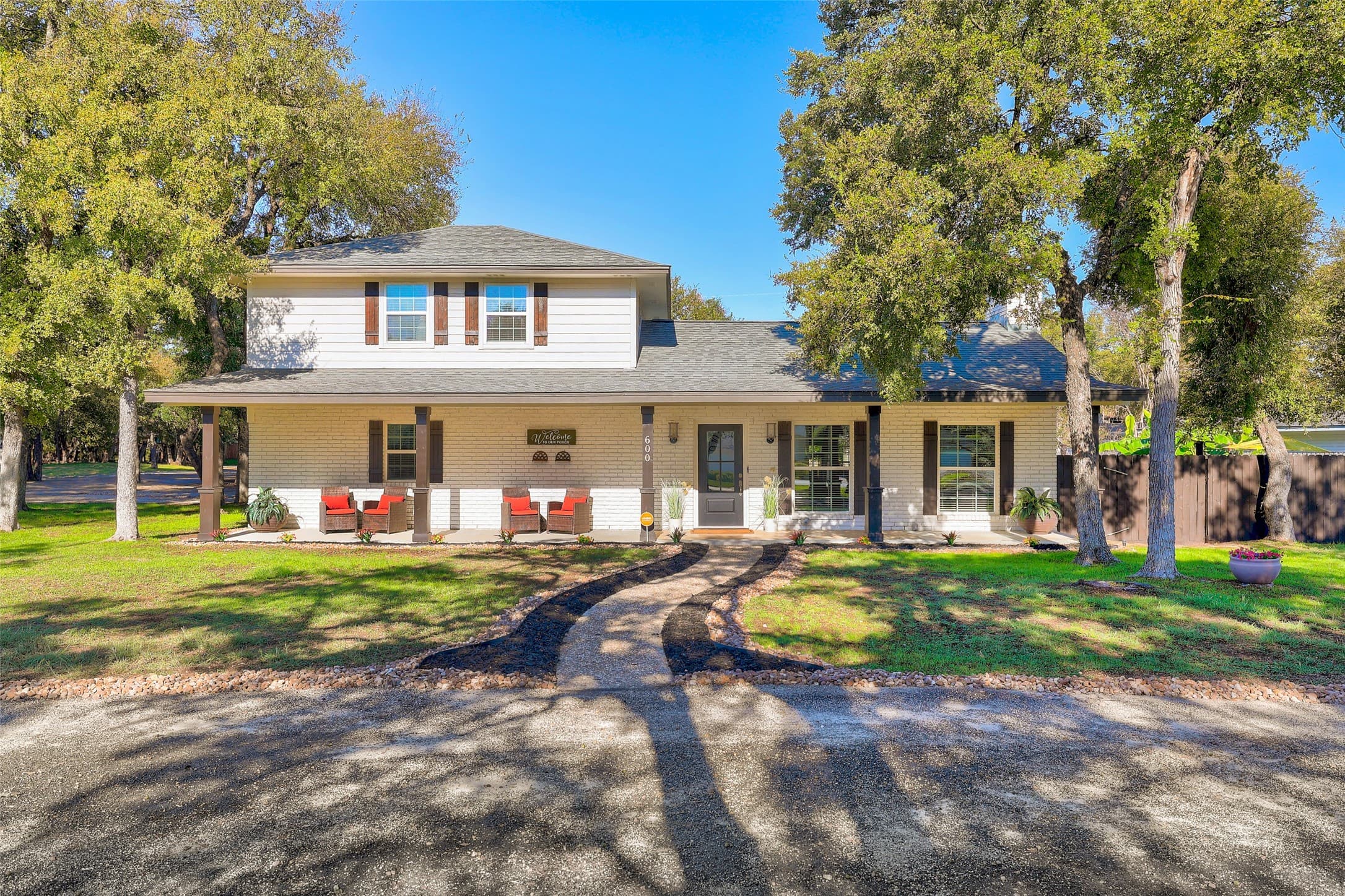 600 Whispering Oaks Dr