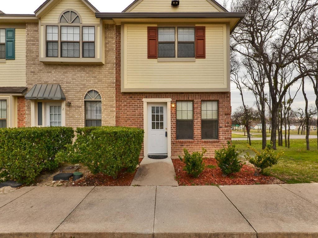 202 S College St Apt 8
