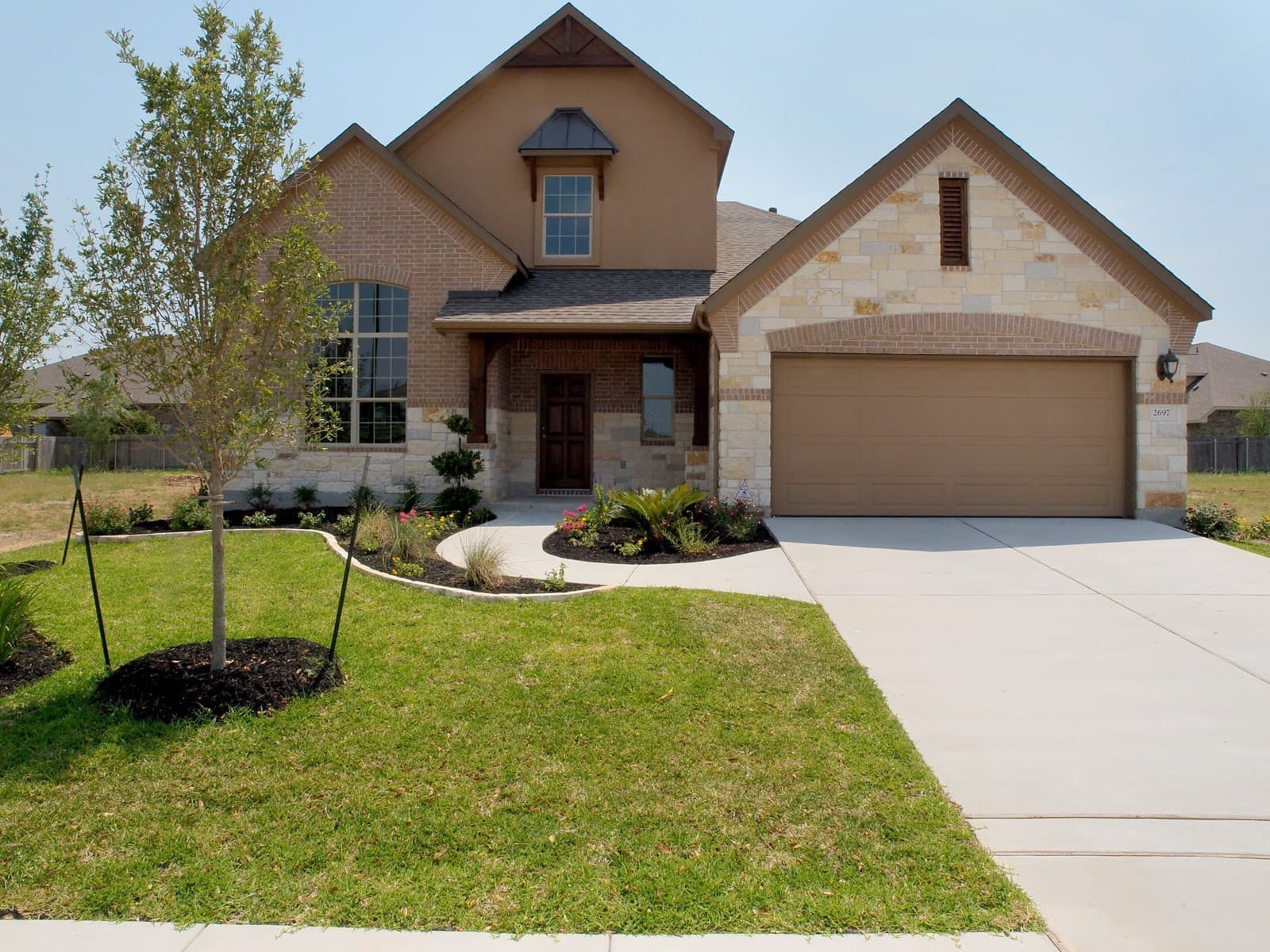 2697 Mirasol Loop