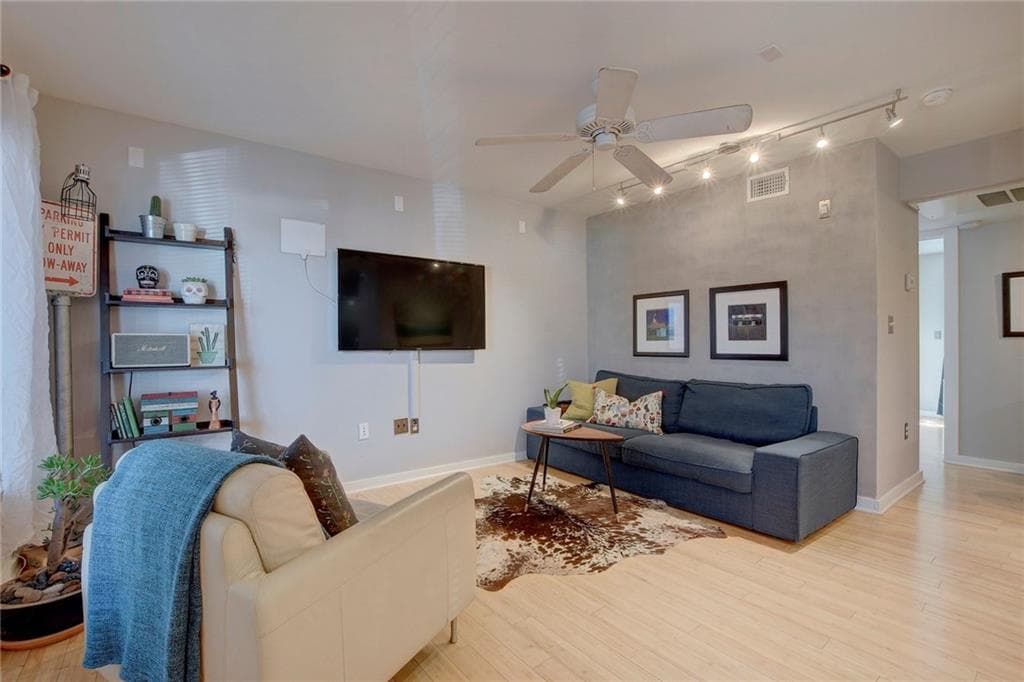2200 Dickson Dr Apt 108